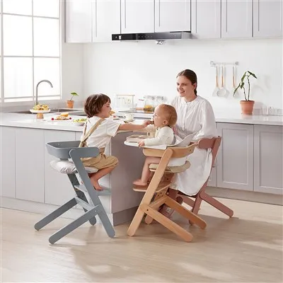 Leseni visoki stolček za hranjenje